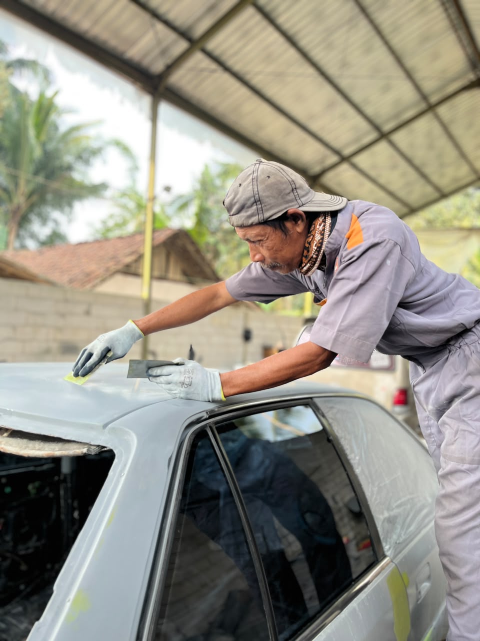 Layanan pengecatan mobil